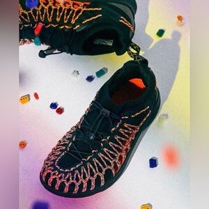 KEEN UNEEK 02 Men’s 11 Rainbow Cord Woven Sneakers Comfort Outdoor Shoes